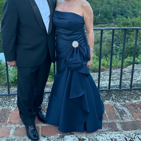 Mother of the Bride/Groom long elegant mermaid navy blue dress - Picture 3 of 4